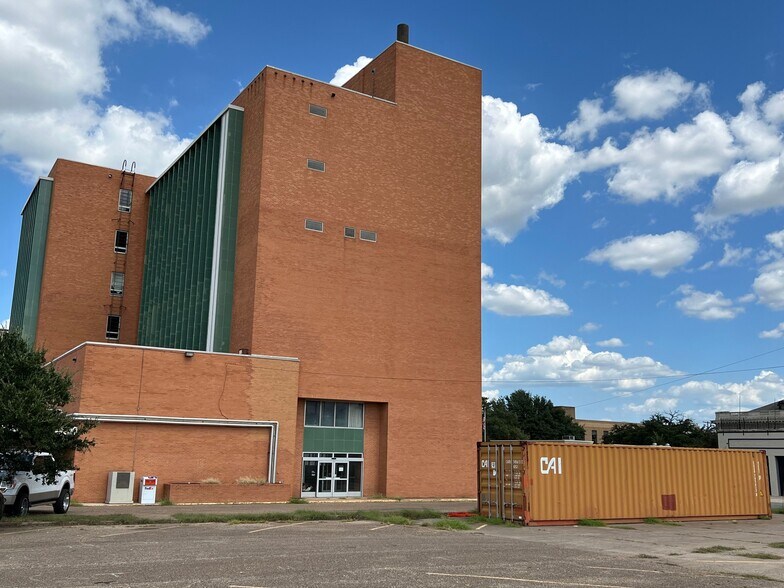 More Photos Of 100 N Main St, Corsicana Office Residential For Sale