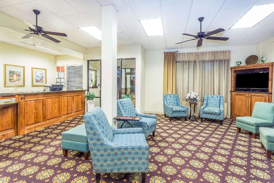 More Photos Of 1389 N Saint Augustine Rd, Valdosta Hotel For Sale