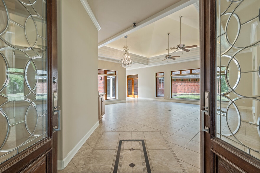 More Photos Of 16621 Hereford Dr, Tomball Flex For Sale