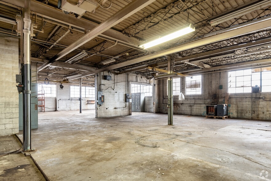 More Photos Of 1716 S Jefferson Ave, Saginaw Warehouse For Sale