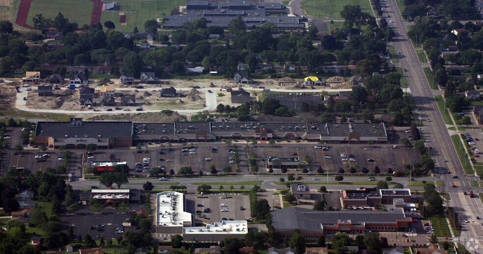 More Photos Of 37083-37399 6 Mile Rd, Livonia Unknown For Lease