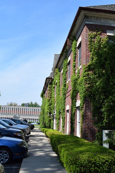 More Photos Of 26862 Woodward Ave, Royal Oak Office For Lease