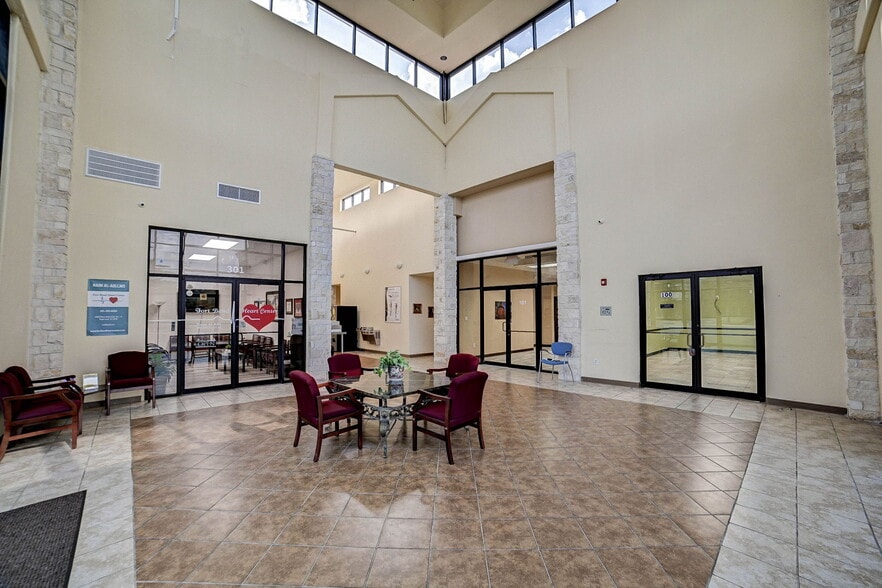 More Photos Of 13020 Dairy Ashford Rd, Sugar Land Medical For Lease