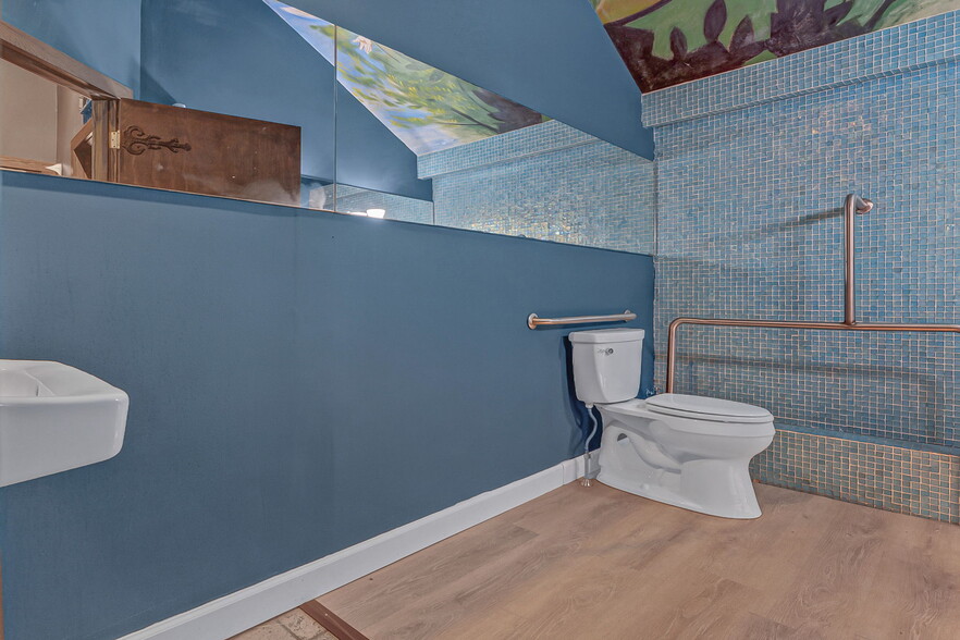 More Photos Of 1715 E Main St, Mohegan Lake Restaurant For Sale