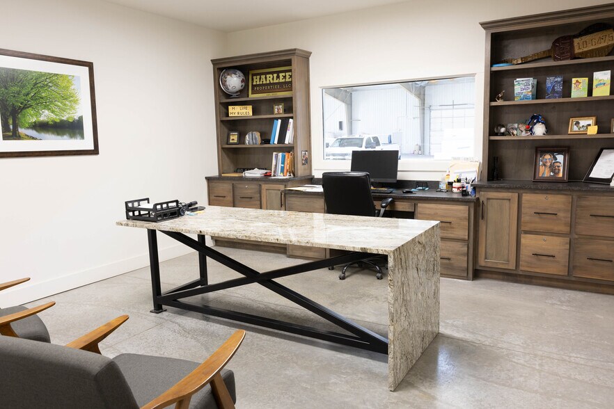 More Photos Of 5830 Highway 231 S, Castalian Springs Showroom For Sale