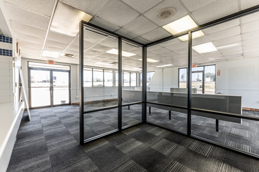 More Photos Of 130 Interstate 45 N, Huntsville General Retail For Sale