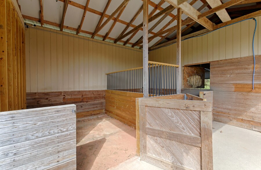 More Photos Of 16259 FM 149, Montgomery Light Manufacturing For Sale