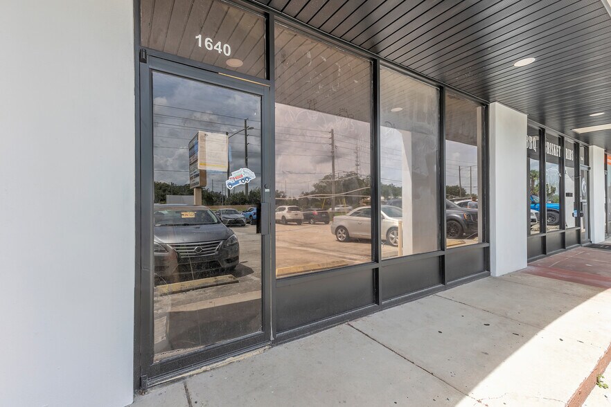 Primary Photo Of 1604-1680 N Ronald Reagan Blvd, Longwood Showroom For Lease