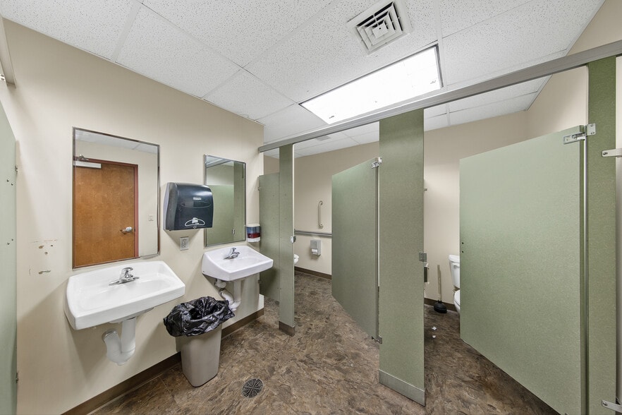 More Photos Of 180 Ushers Rd, Round Lake Warehouse For Sale