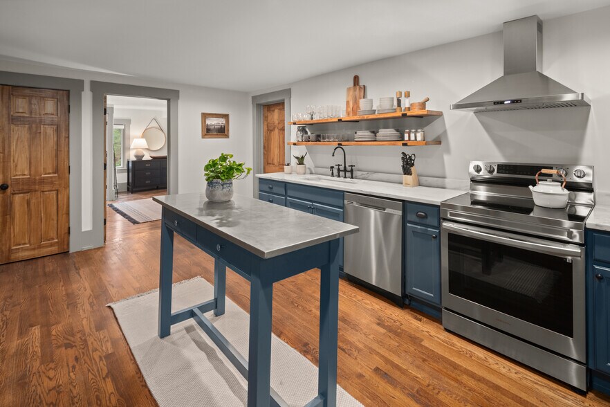 More Photos Of 56 Turner Mill Ln, Stowe Specialty For Sale