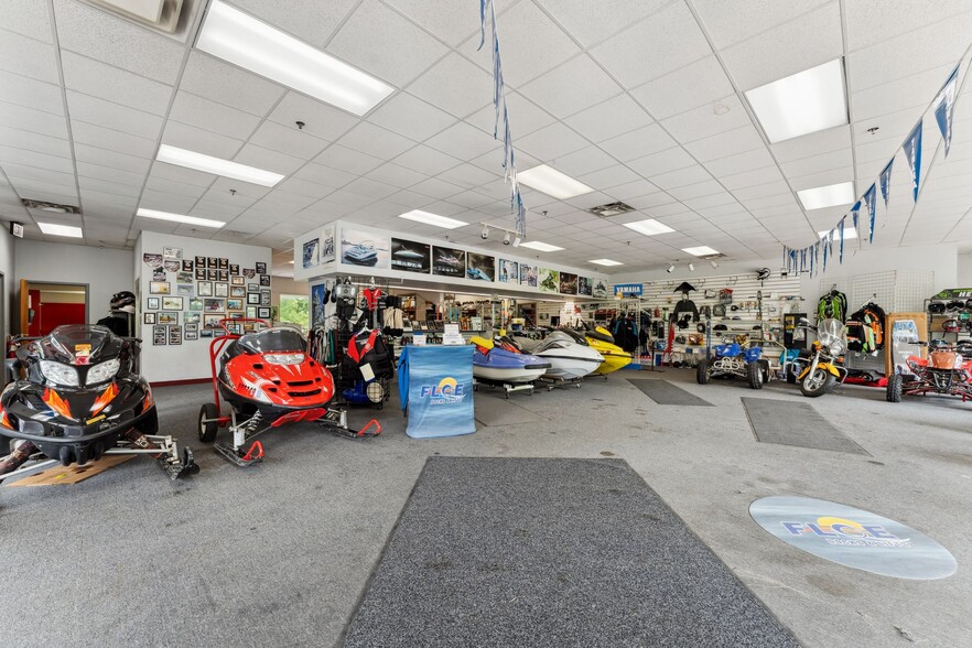 More Photos Of 4388 Shoreline Dr, Spring Park Storefront Retail Office For Sale