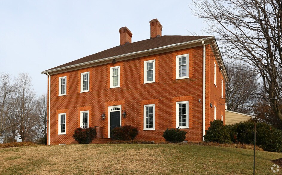 More Photos Of 10003 Courtview Ln, Chesterfield Office For Lease