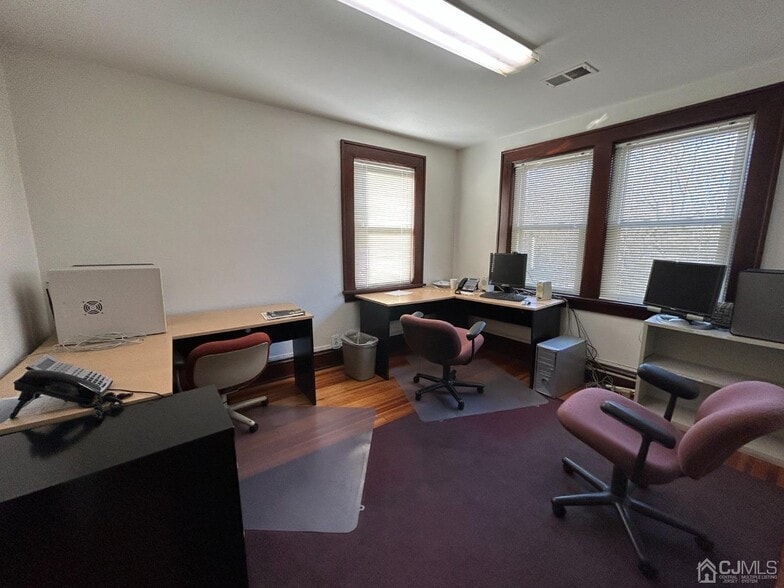 More Photos Of 227 Main St, Woodbridge Office For Lease