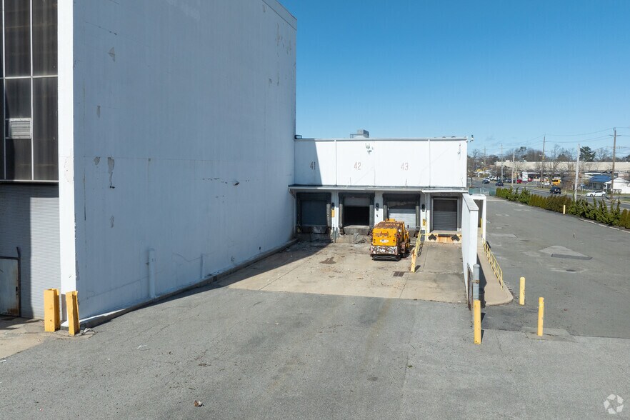 More Photos Of 1724 Fifth Ave, Bay Shore Warehouse For Lease