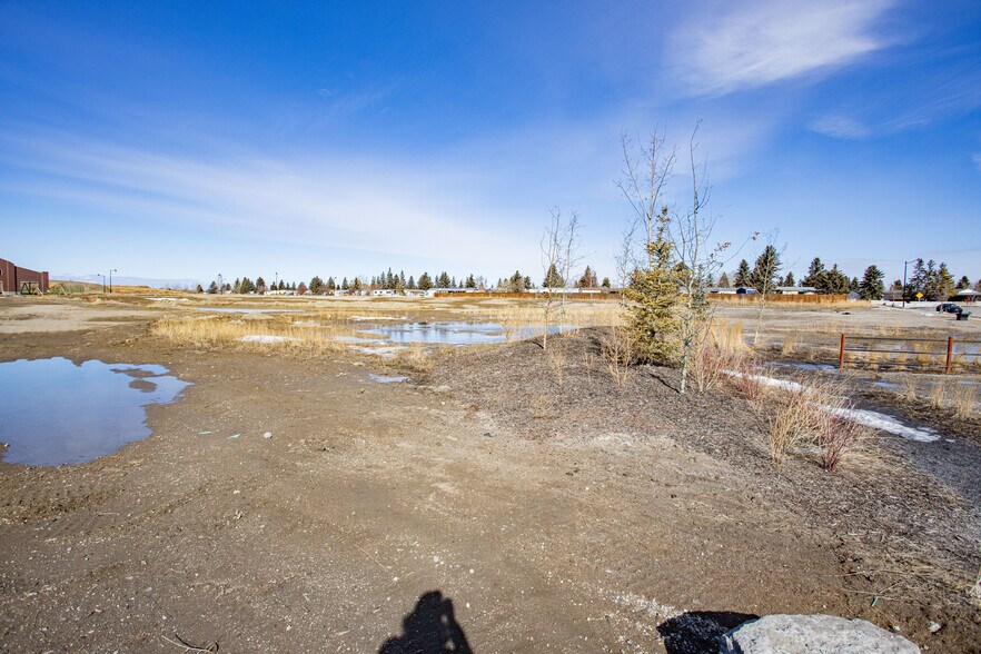 More Photos Of 25 Greenbriar Dr NW, Calgary Unknown For Lease