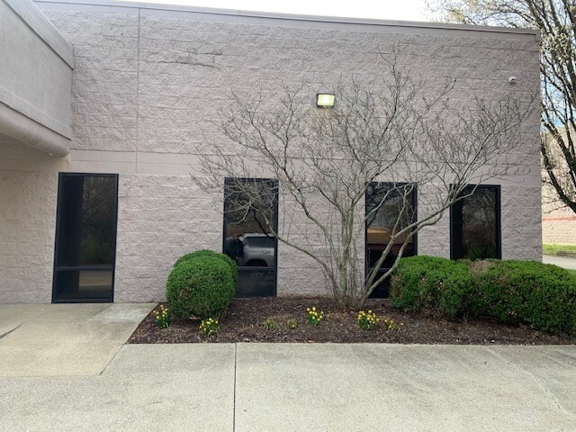 More Photos Of 112 Westhampton Dr, Lexington Manufacturing For Sale