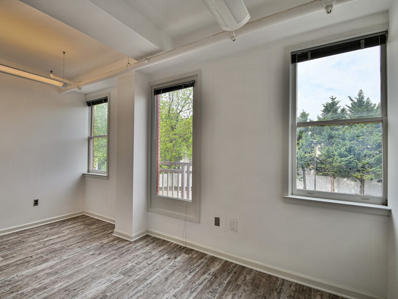 More Photos Of 2300 N Pershing Dr, Arlington Medical For Sale