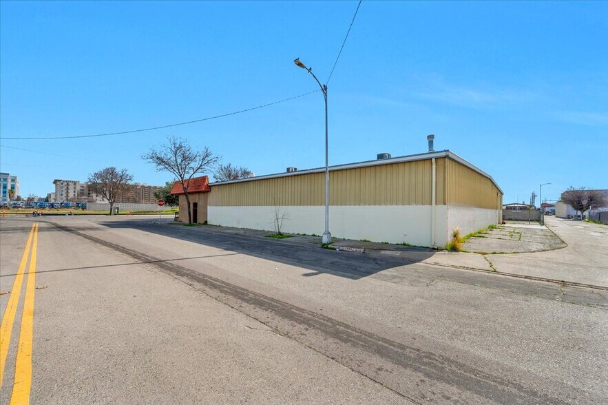 More Photos Of 1257 G St, Fresno Light Distribution For Sale