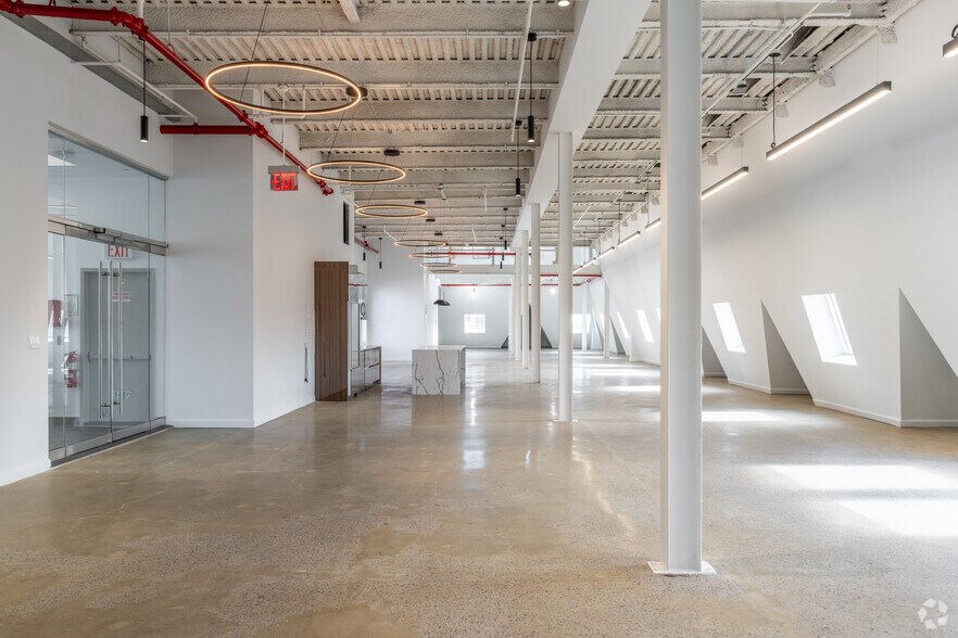 More Photos Of 156 Fifth Ave, New York Coworking Space