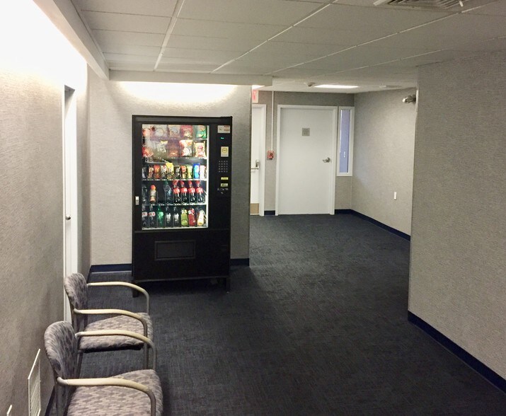 More Photos Of 1525 Wampanoag Trl, East Providence Medical For Lease