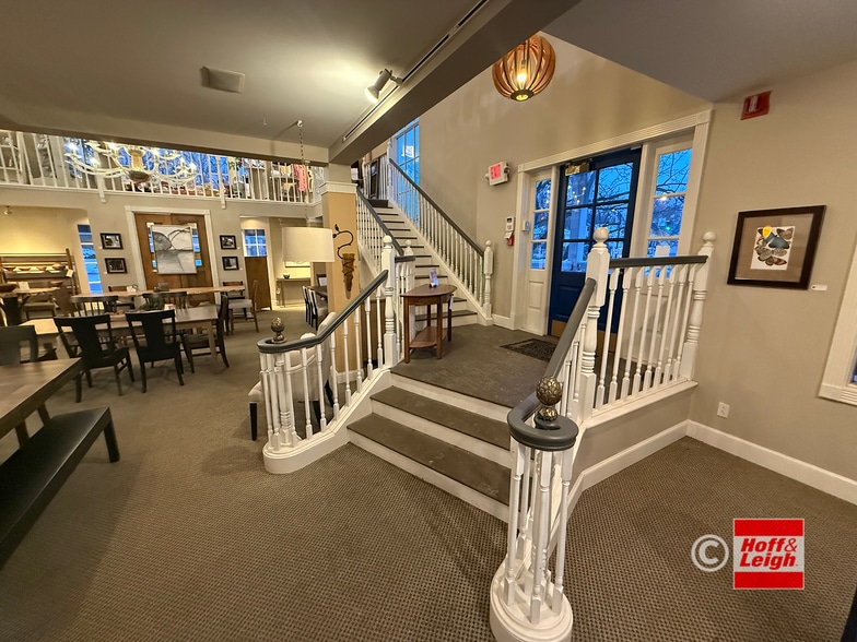 More Photos Of 3451 Fairmount Blvd, Cleveland Heights Freestanding For Sale