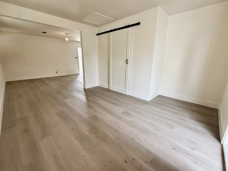 More Photos Of 1511 Pontius Ave, Los Angeles Office For Lease