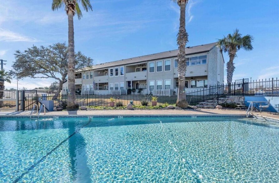 More Photos Of 604 Highcrest Dr, Marble Falls Specialty For Sale