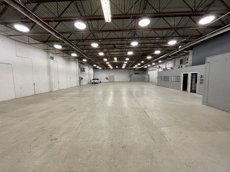More Photos Of 1371 Saw Mill Run Blvd, Pittsburgh Warehouse For Sale