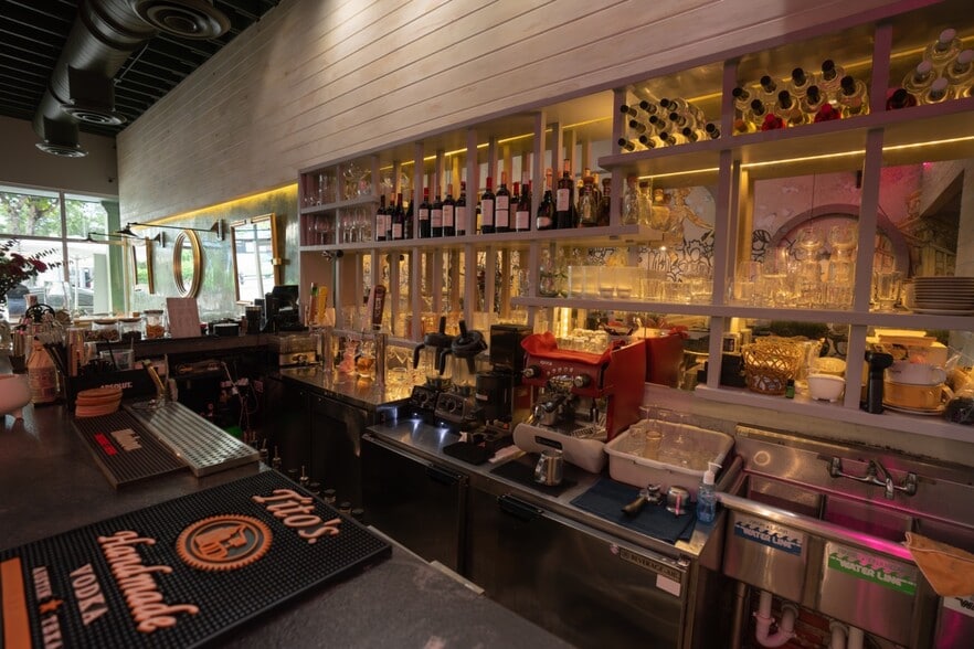 More Photos Of 1652 SW 8th St, Miami Restaurant For Sale