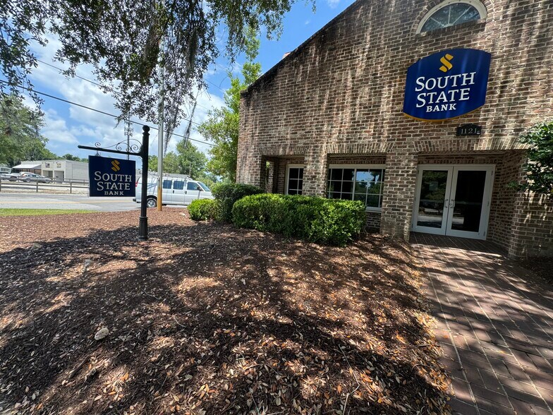 More Photos Of 1121 Boundary St, Beaufort Bank For Lease