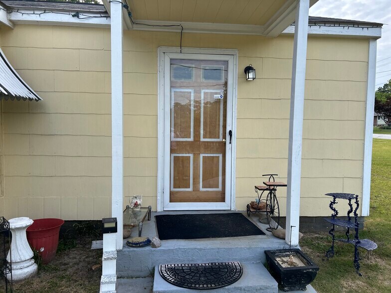 More Photos Of 3416 Seneca Ave, Aiken Flex For Sale
