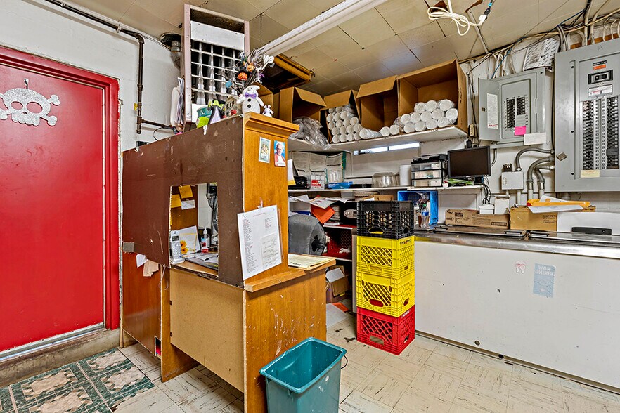 More Photos Of 321 N 4th St, Youngwood Freestanding For Sale