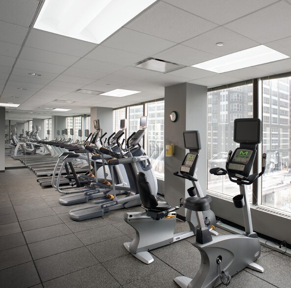 Primary Photo Of 150 N Wacker Dr, Chicago Office For Lease