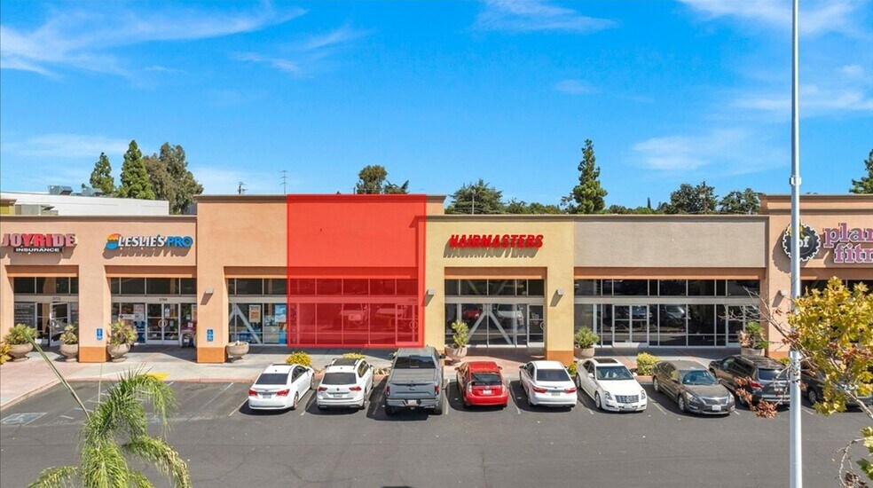 More Photos Of 3730-3780 N Blackstone Ave, Fresno Unknown For Lease