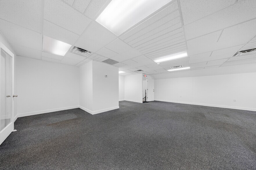 More Photos Of 7452-7466 SW 48th St, Miami Warehouse For Sale