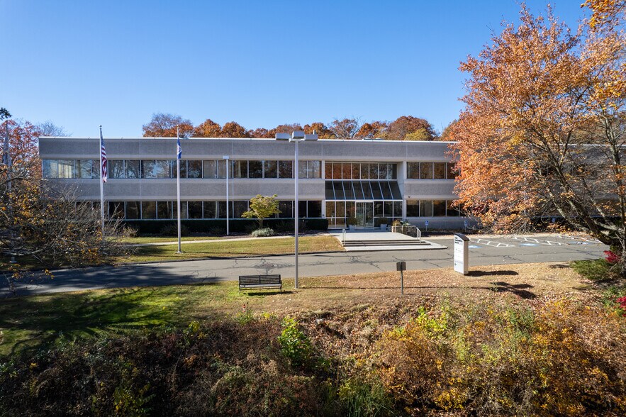 More Photos Of 1 Greenwich Pl, Shelton Medical For Lease
