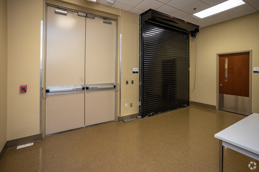 More Photos Of 201 Resting Tree Dr, Bristol Office For Lease