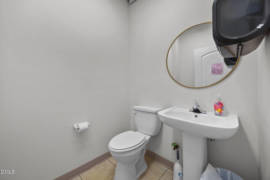 More Photos Of 1665 N Market Dr, Raleigh Light Manufacturing For Lease