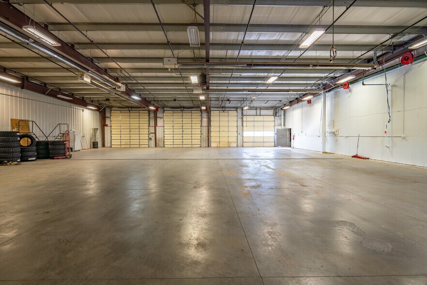 More Photos Of 2516 9th St, Great Bend Warehouse For Sale