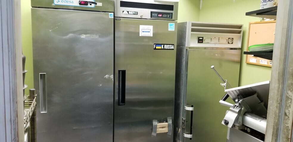 More Photos Of 530 Crown Point Rd, Thorofare Restaurant For Sale