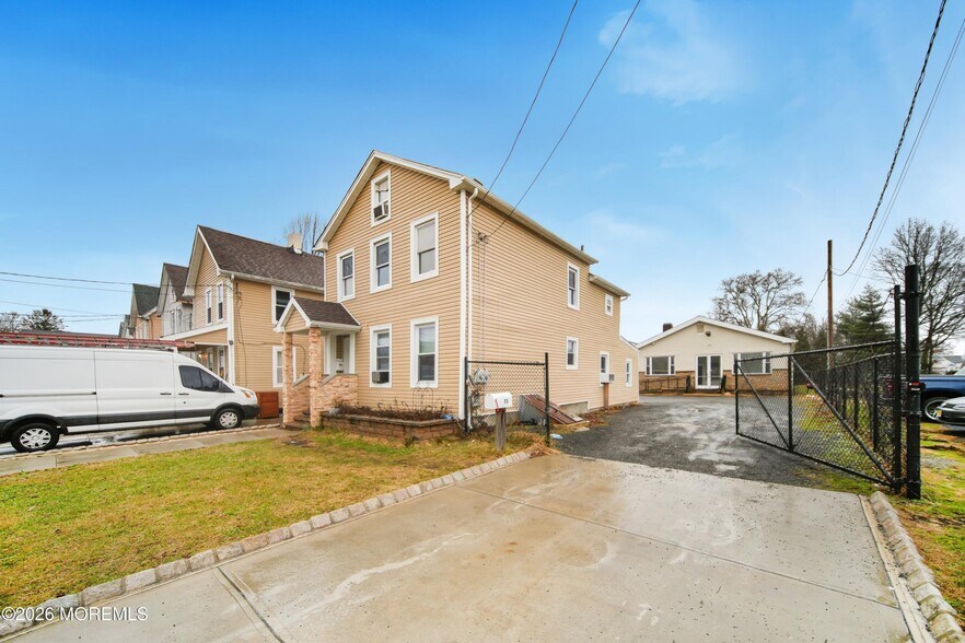 More Photos Of 79 Throckmorton St, Freehold Apartments For Sale