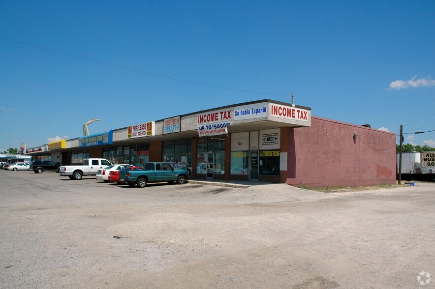 More Photos Of 3101-3125 E Seminary Dr, Fort Worth Unknown For Lease