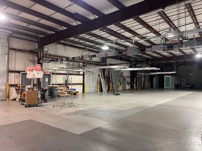 More Photos Of 227-229 Arnold Mill Rd, Woodstock Light Distribution For Lease