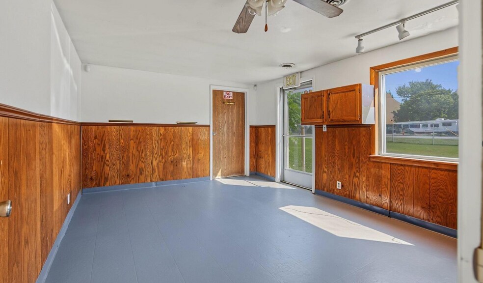 More Photos Of 3905 32nd St, Port Huron Showroom For Sale