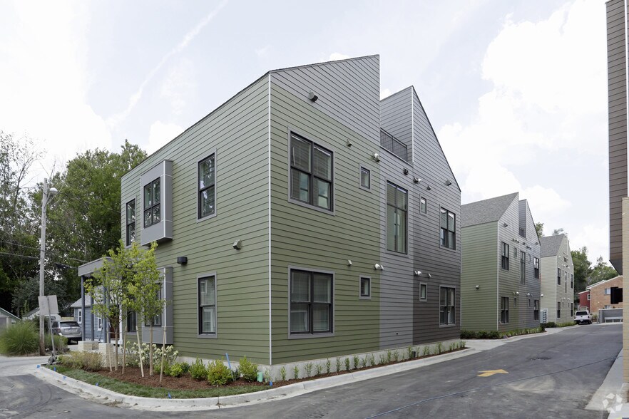 More Photos Of 1059 Wealthy St SE, Grand Rapids Apartments For Lease