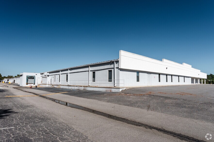More Photos Of 8085 Rivers Ave, North Charleston Office For Lease