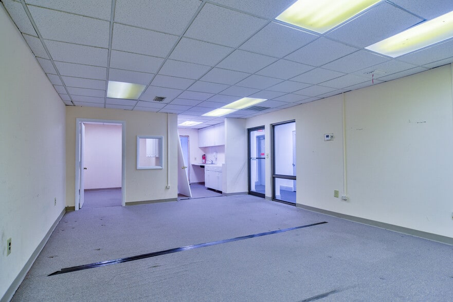 More Photos Of 12945 Seminole Blvd, Largo Office For Lease