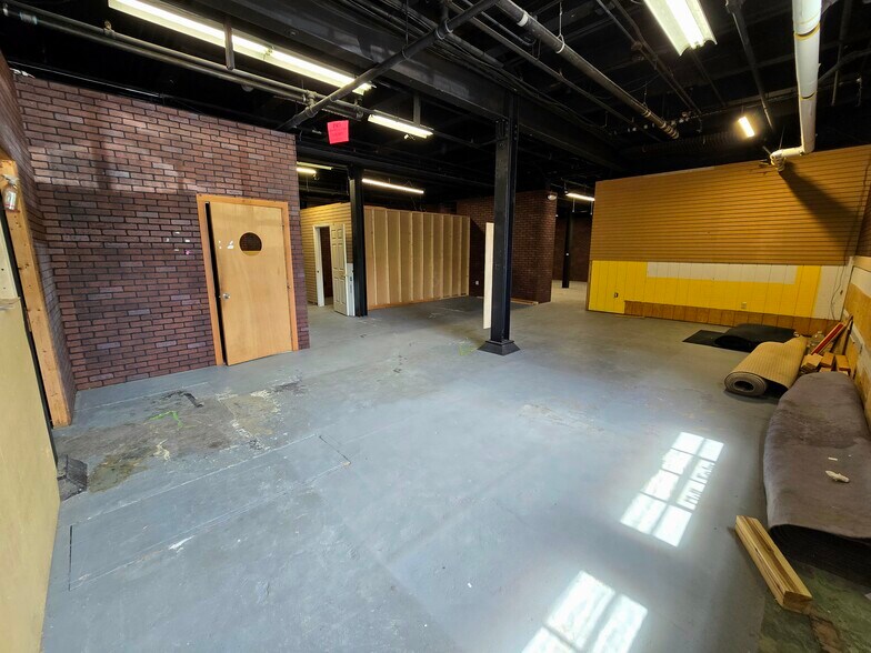 More Photos Of 16 Armory St, Northampton Office For Sale