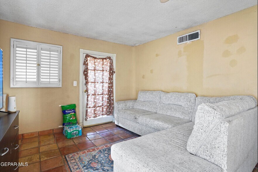 More Photos Of 3984 Doniphan Dr, El Paso General Retail For Sale