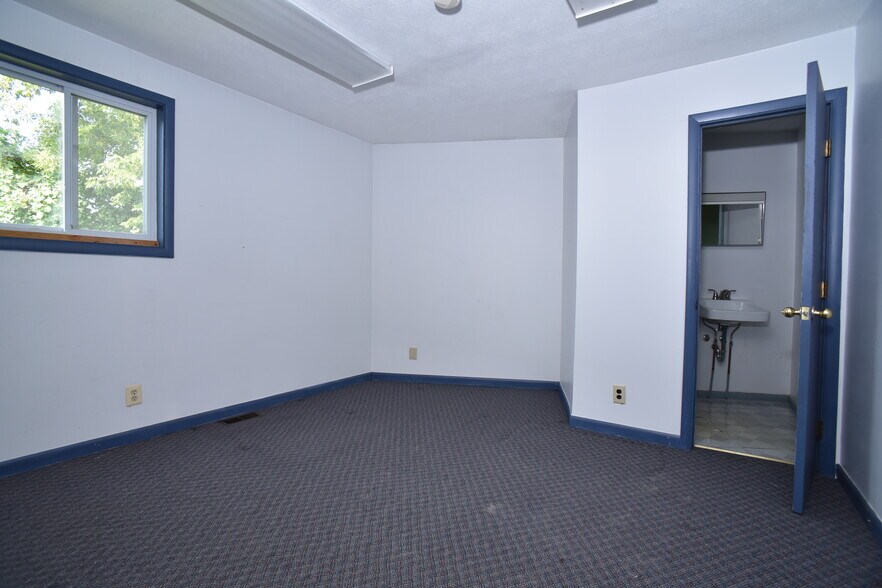 More Photos Of 40 Wildbriar Rd, Rochester Office For Lease